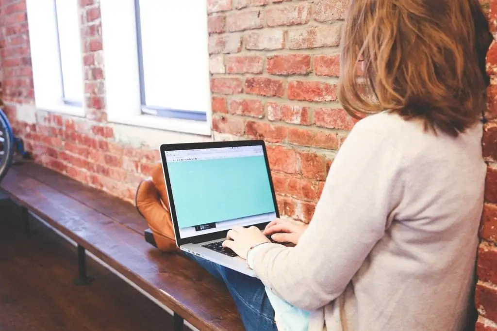 A few pointers for choosing a research paper topic: