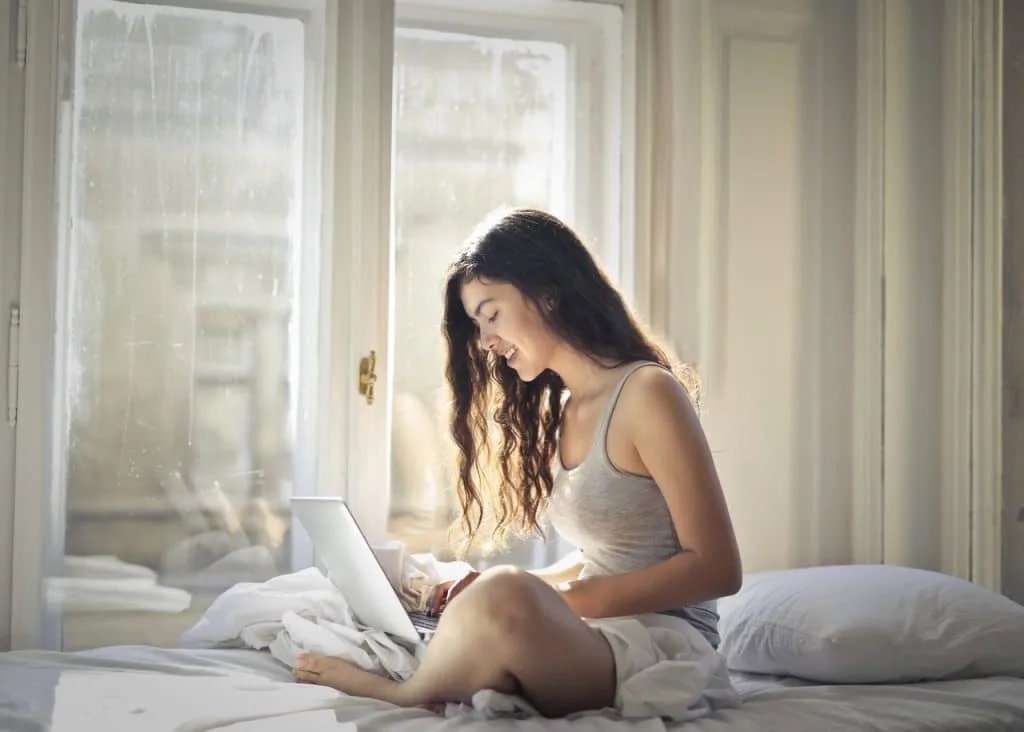 When Should You and Shouldn’t You Study in Your Dorm Room or Bedroom?