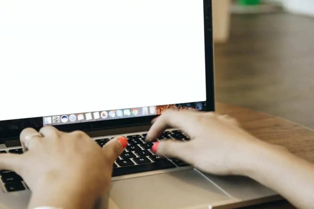 Dos and Don'ts of Emailing an Admissions Officer