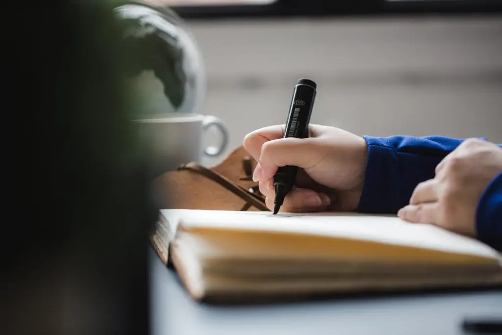 How to Get Good Grades in College: 5 Tips from Our Experiences & Student Forums